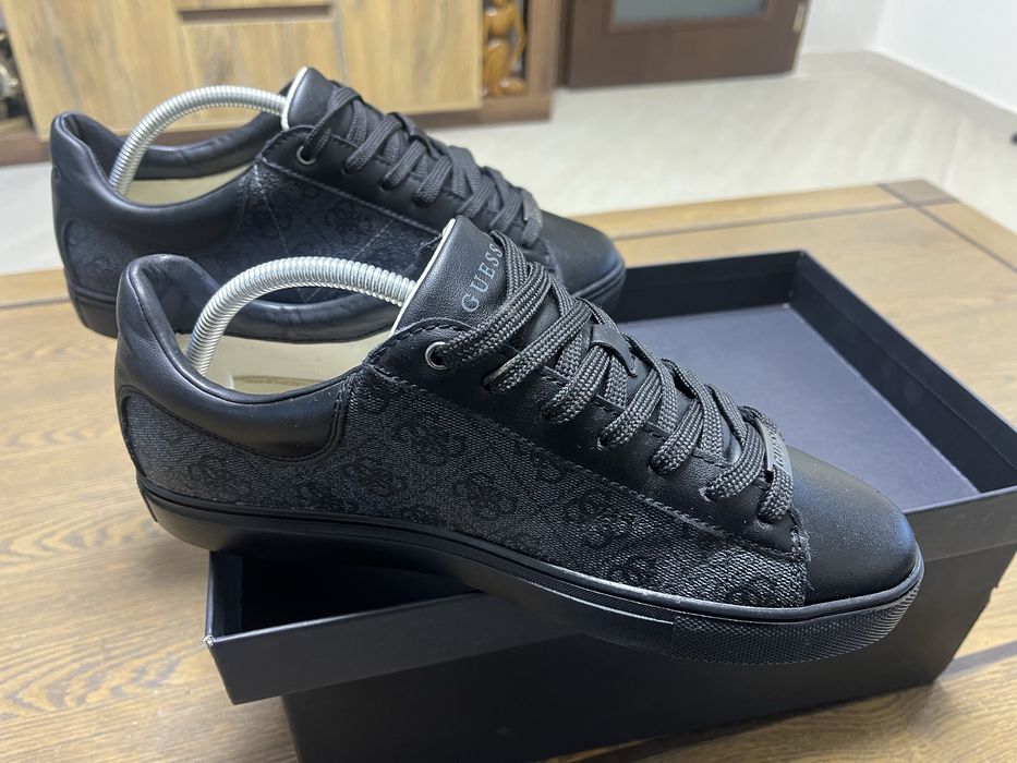 Обувки GUESS  42