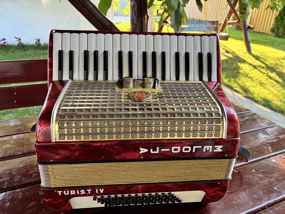 Acordeon Melojdia/Hohner cu 60 de basi