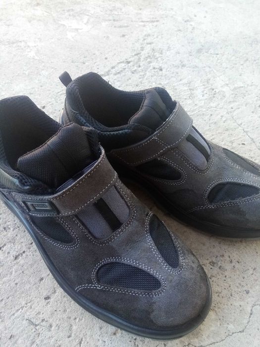 Продавам нови обувки Panda за строители