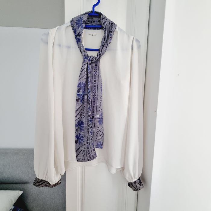 bluza 38 office model raluca martinescu