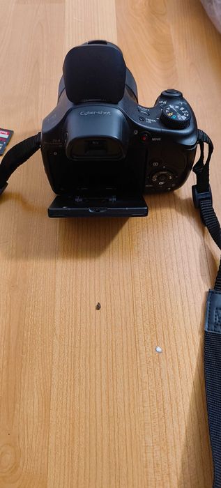 Sony DSC-HX300 se vinde cu tot ce se vede în poze