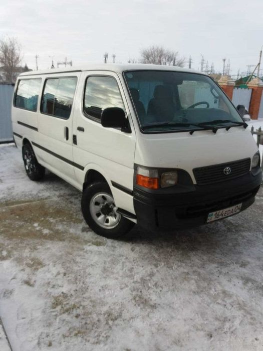 Тойота Hiace 2004 года