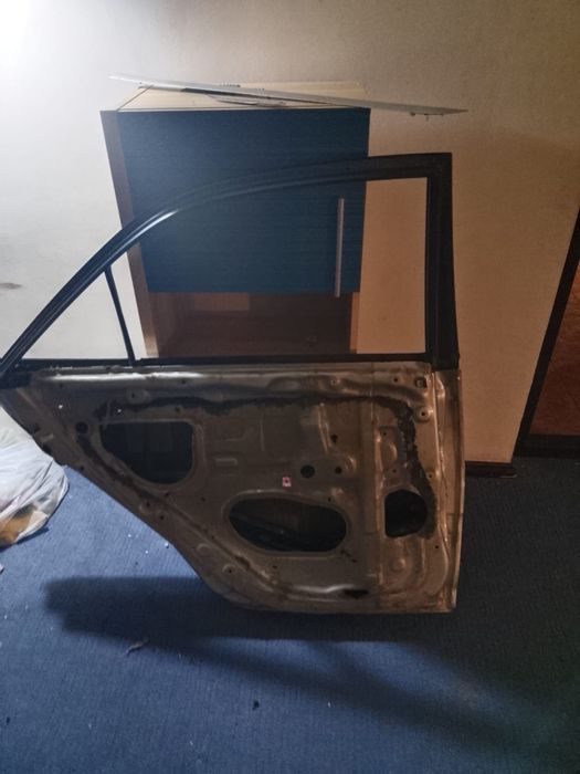 Продам дверь на Камри 30