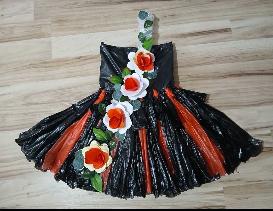 Rochie din materiale reciclabile pt fetite,mar 4-6 ani