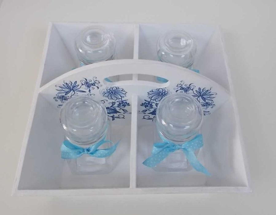 Tavita decorativa cu recipiente pentru condimente