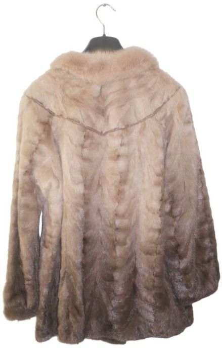 STIL RUSESC!Atractiva jacheta din vizon degrade.