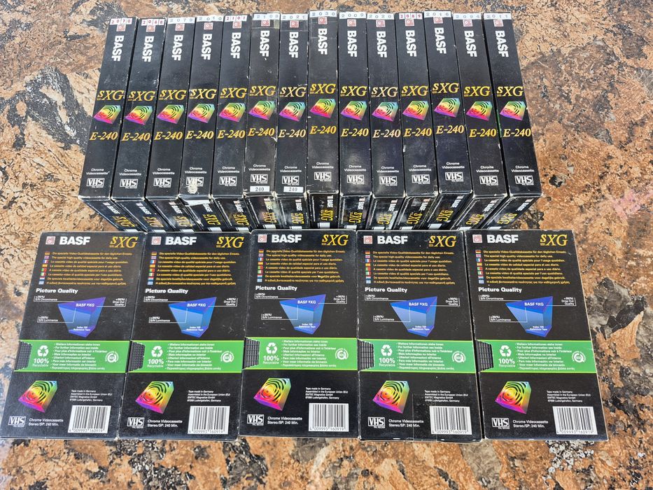 Vând Lot 19  casete video  Vhs marca Basf  model de 240 minute cu film