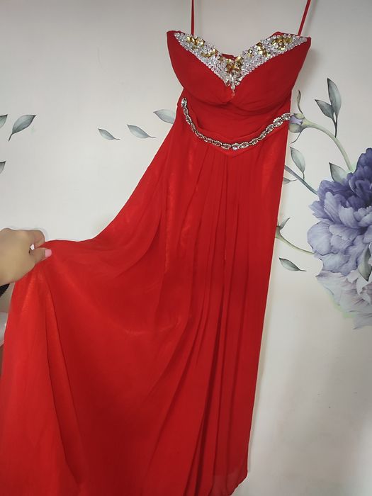 Платье красное продам