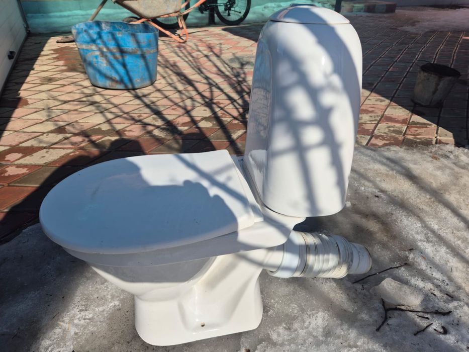 Унитаз в хорошем состояний