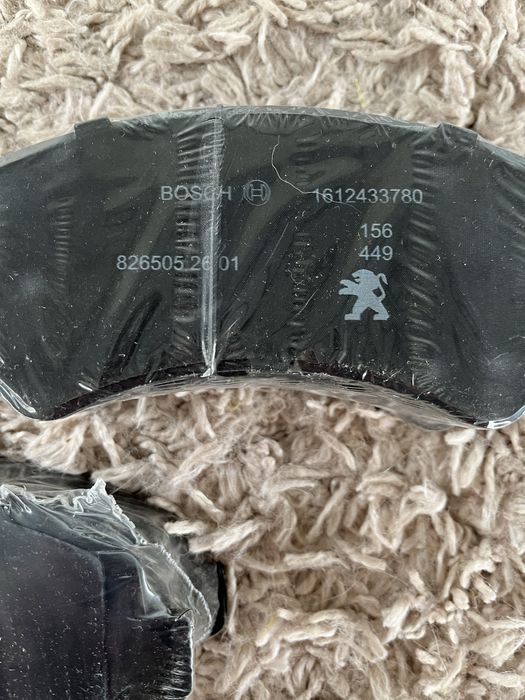 Набор передних тормозных колодок