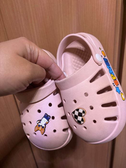 Стильные кроксы для девочки