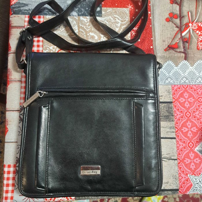 Кожена чантичка Daniel Ray
