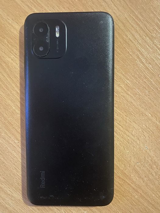 Vand 5 telefoane nefunctionale si unu functional