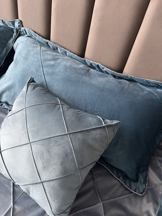 Покрывало с подушками