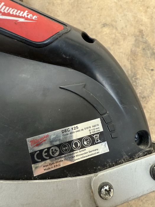 Polizor unghiular cu dispozitiv de aspirare milwaukee AGV15-125XC