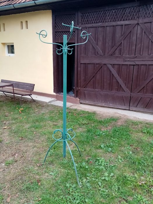 Cuier din fier inaltime 2 m 12 locuri