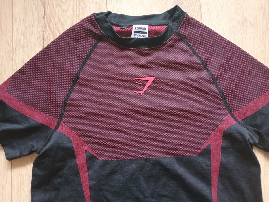 Gymshark Onyx V5 червена тениска размер M – отлично състояние