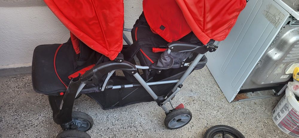 Детска двойна количка