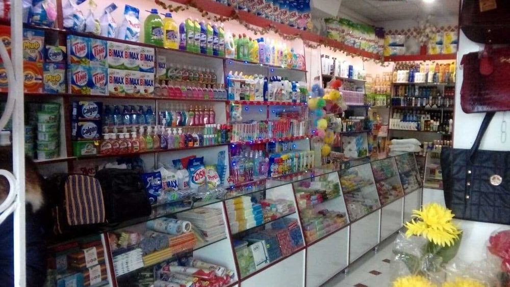 Мебель для магазина: Витрина столы, полки, шкафы.