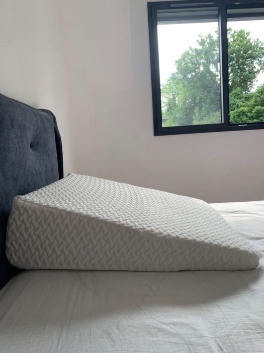 Възглавница за опора на гърба от мемори пяна със сваляне и перящ кадиф