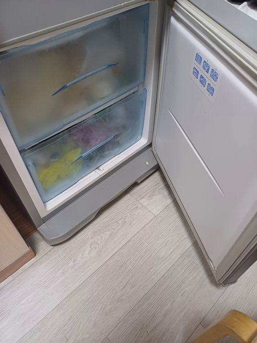 Продам холодильник  б/у