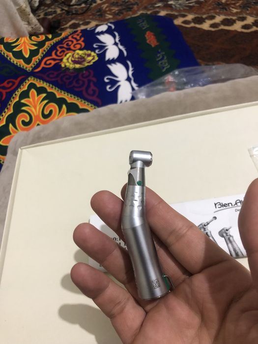 Угловой наконечник