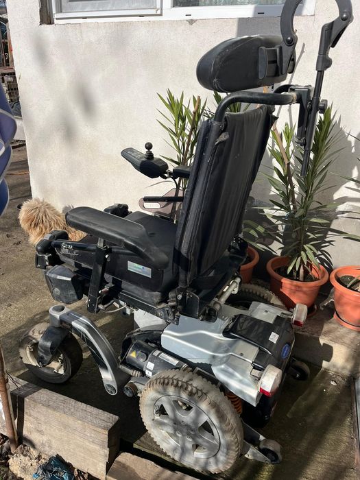 Vând scaun cu rotile