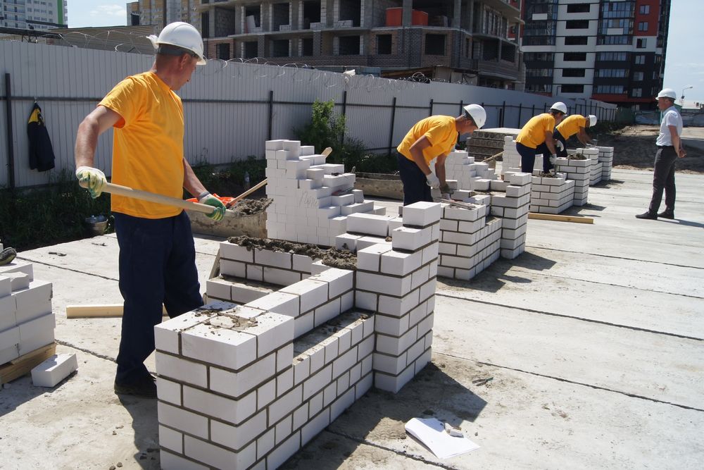 Строителей каменщики бетонщики выполняем все виды строительных работ