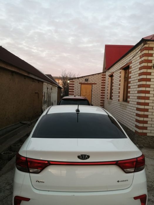 Продам машину киа белый