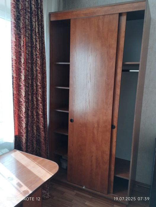 Продам шкаф и компьютерный стол