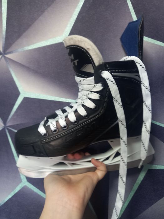 Продам коньки ccm писать на ватцап