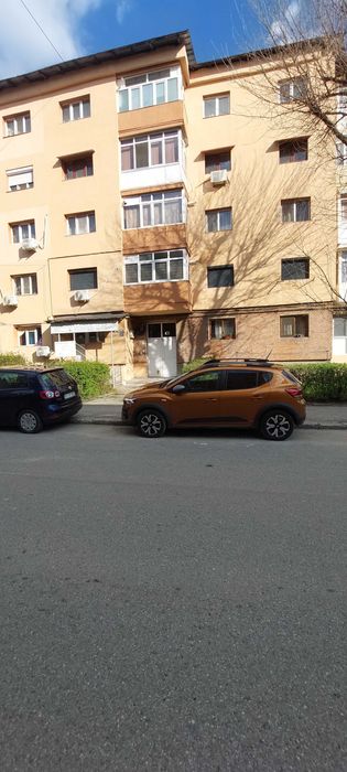 Apartament 3 camere,  etaj 2, 72 mp, linga Piata Mica