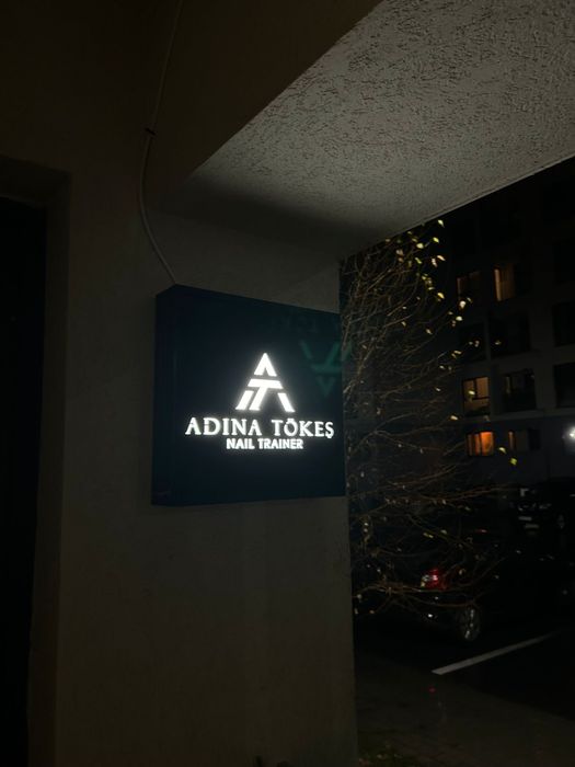 Caseta luminoasa de exterior / firma luminoasa