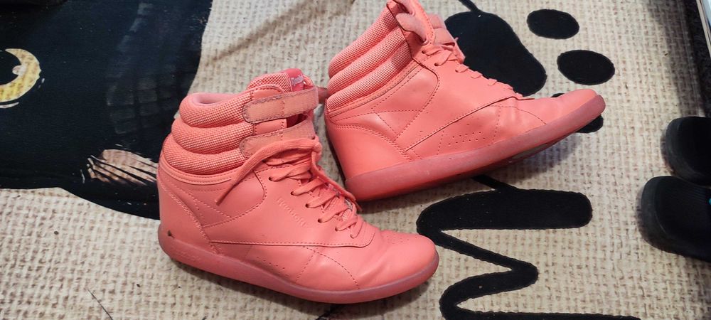 Дамски кецове с платформа Reebok