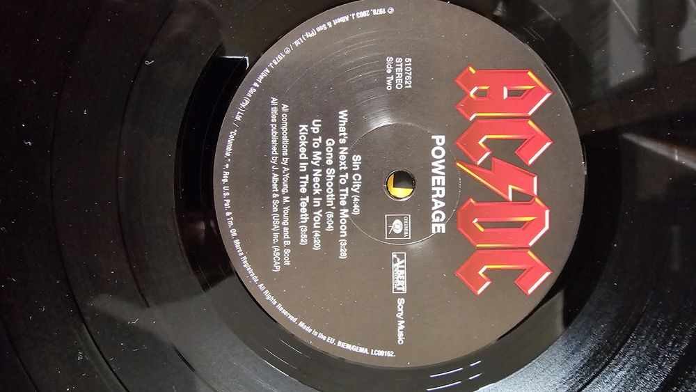Продается виниловая пластинка AC/DC-POWERAGE,1978 г.