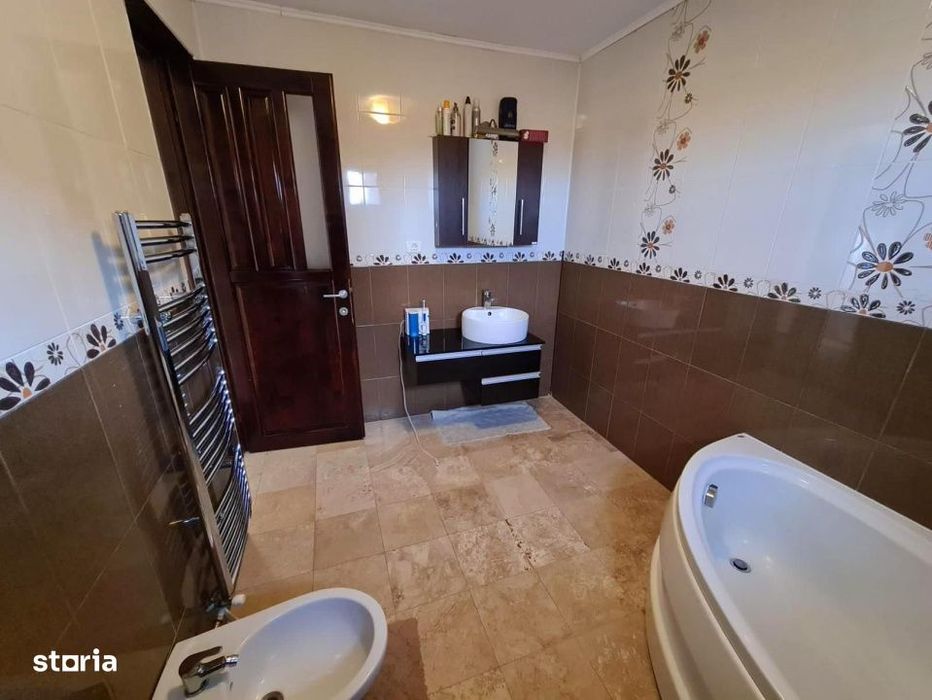 Vila exclusivista cu livada privata si jacuzzi exterior – langa Ploi