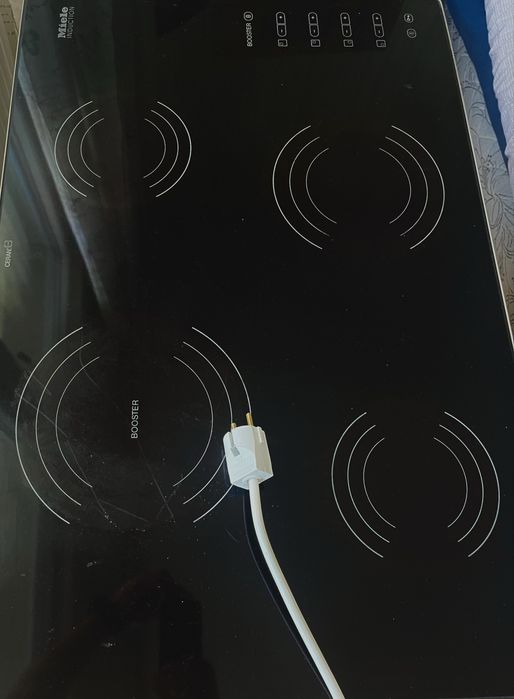 Индукционен керамичен плот Miele