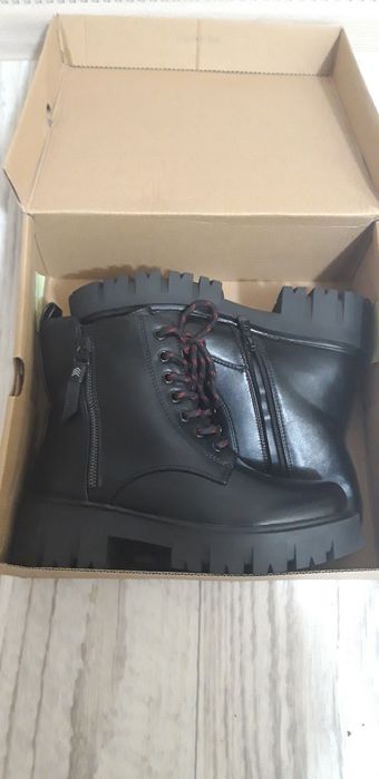 Продам ботинки демисезонные