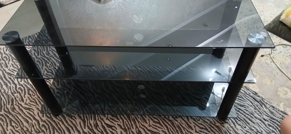 Стол стеклянный в хорошем состояние