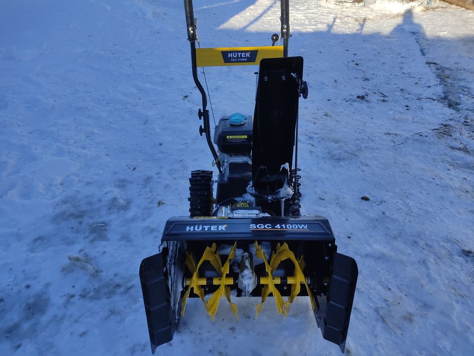 Продам снегоуборочную машину