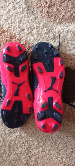 Vând   crampoane 39