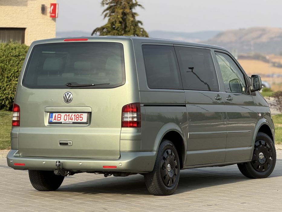 Vw T5 “ Multivan / 4 MOTION “ 7+1 Locuri , Măsuță , Perdeluțe , 2 Uși Laterale , Navigație Mare , Comenzi , Senzori , Pilot , Cârlig TOP