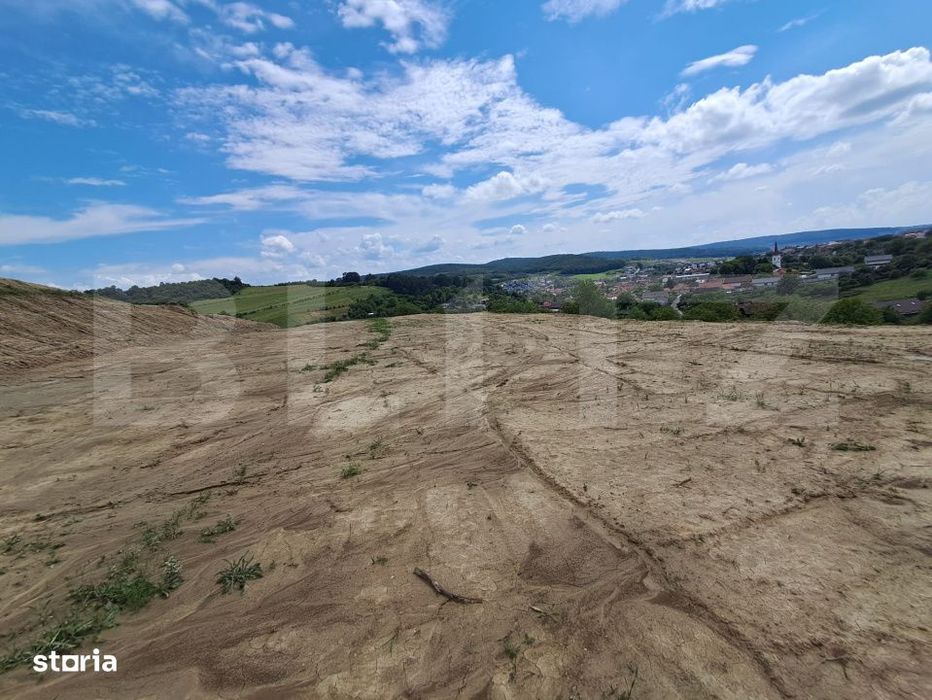 Teren de vanzare, 2700 mp, zona Livezeni