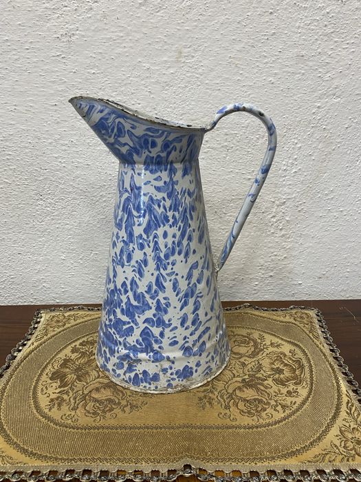 Голяма френска емайлирана кана