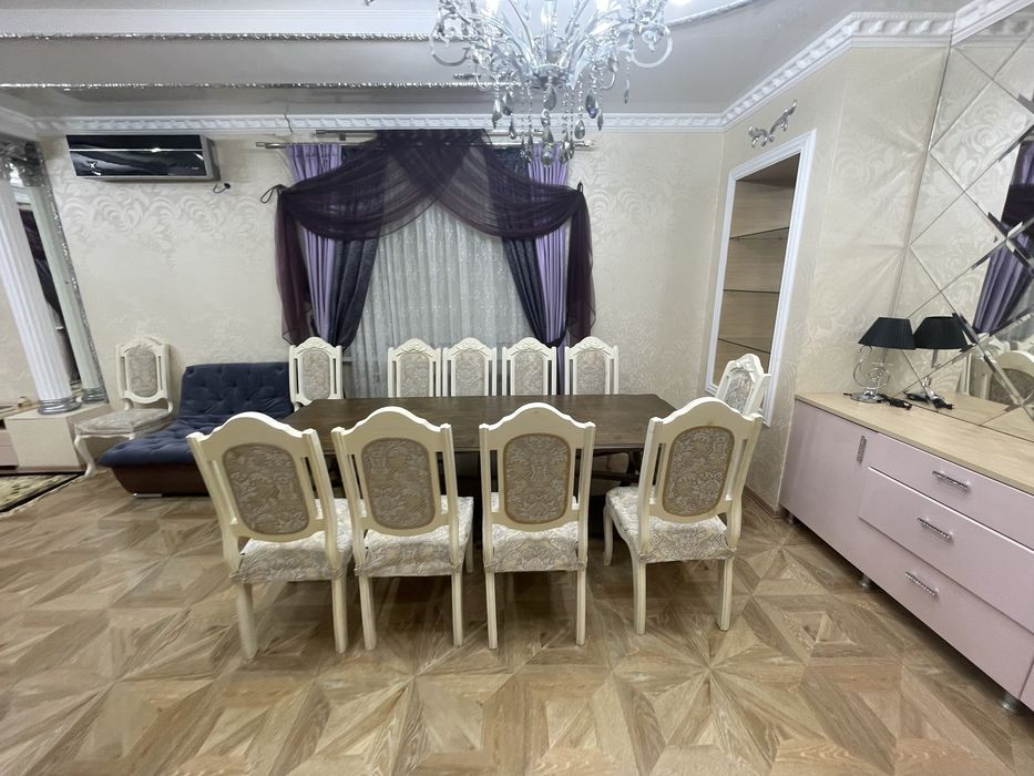 Продам стулья белые