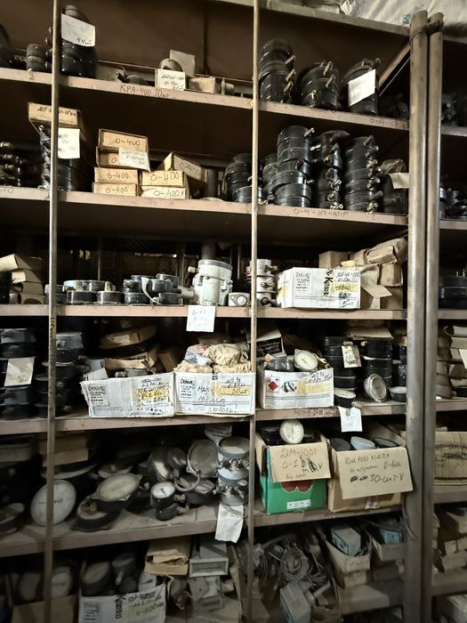 Манометр разный.