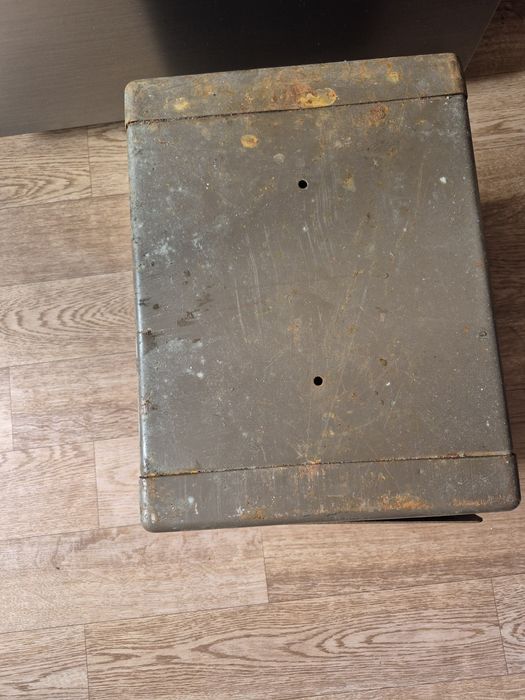 Продаю железный  сейф