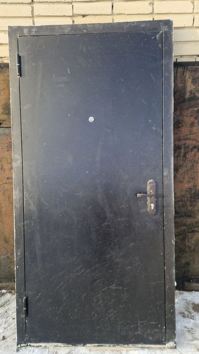 Продам входную дверь