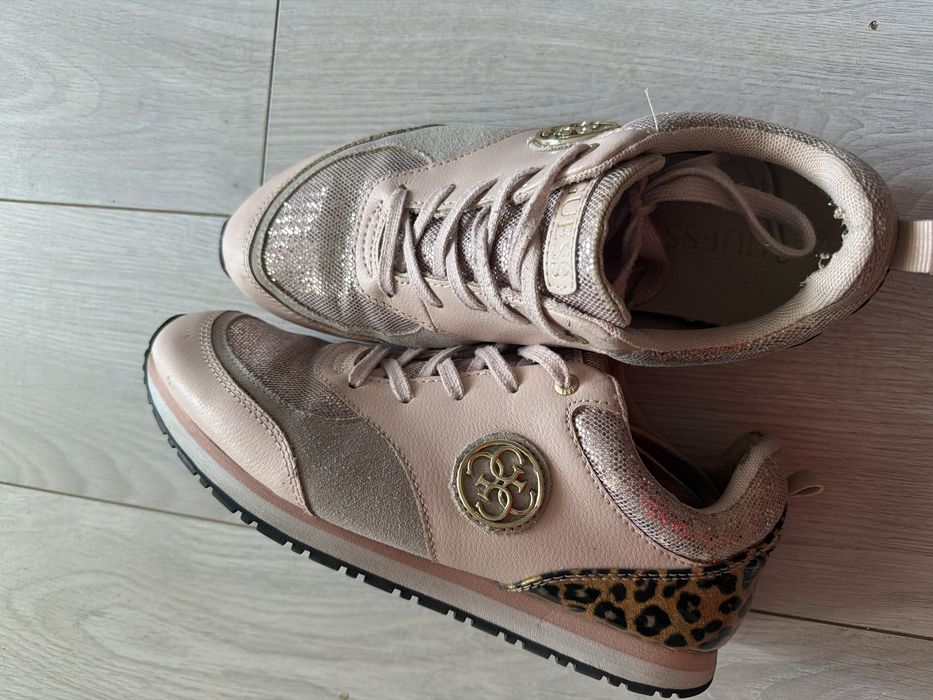 Маратонки Guess 39 номер оригинални !