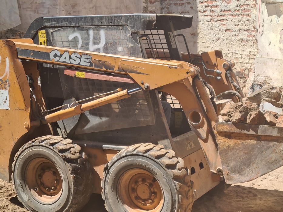 Inchiriez bobcat pentru diverse lucrări .Si autobasculante 7,5t